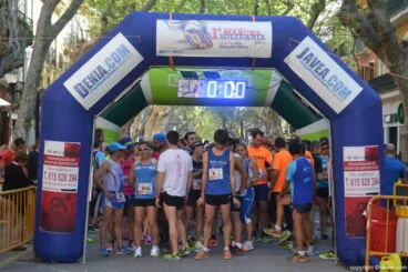 Salida de la I Marcha Solidaria a favor del colegio Raquel Payà