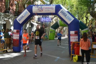 Llegada de los participantes de la I Marcha Solidaria a favor del Raquel Payà