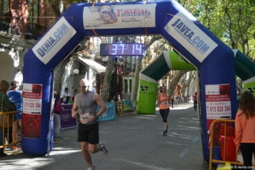 Llegada de los participantes de la I Marcha Solidaria a favor del Raquel Payà