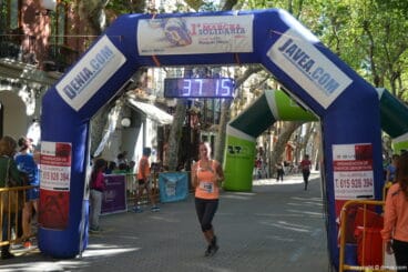 Llegada de los participantes de la I Marcha Solidaria a favor del Raquel Payà