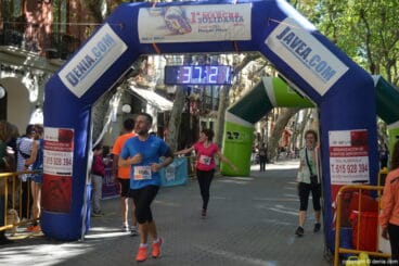 Llegada de los participantes de la I Marcha Solidaria a favor del Raquel Payà