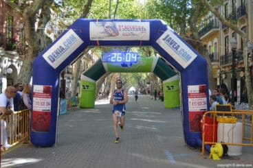 Llegada de los participantes de la I Marcha Solidaria a favor del Raquel Payà