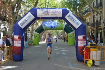 Llegada de los participantes de la I Marcha Solidaria a favor del Raquel Payà