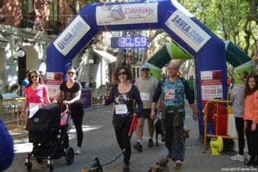 Llegada de los participantes de la I Marcha Solidaria a favor del Raquel Payà