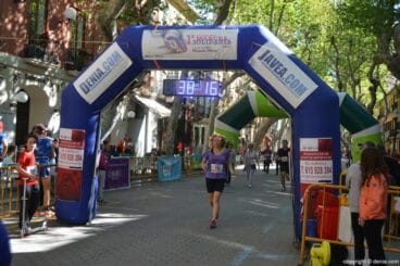 Llegada de los participantes de la I Marcha Solidaria a favor del Raquel Payà