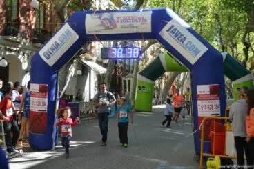 Llegada de los participantes de la I Marcha Solidaria a favor del Raquel Payà