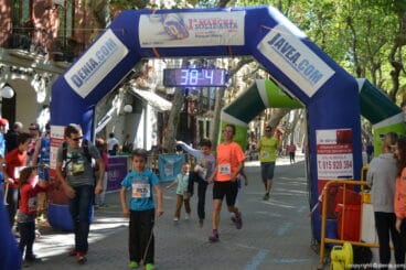 Llegada de los participantes de la I Marcha Solidaria a favor del Raquel Payà