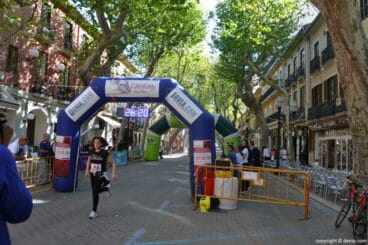 Llegada de los participantes de la I Marcha Solidaria a favor del Raquel Payà