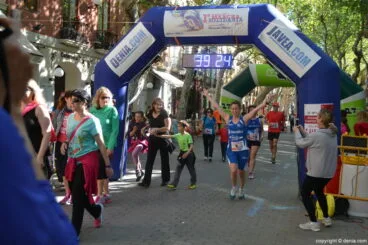 Llegada de los participantes de la I Marcha Solidaria a favor del Raquel Payà