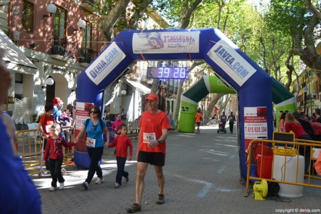125 Arribada dels participants de la I Marxa Solidària a favor del Raquel Payà