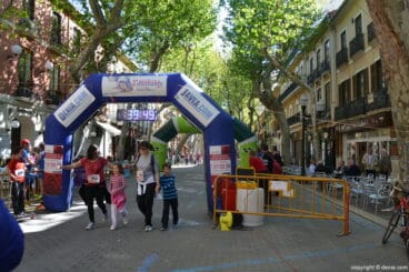 Llegada de los participantes de la I Marcha Solidaria a favor del Raquel Payà