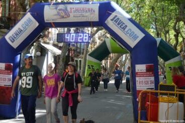 Llegada de los participantes de la I Marcha Solidaria a favor del Raquel Payà