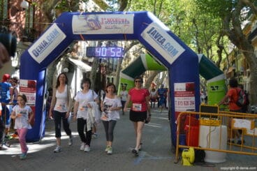 Llegada de los participantes de la I Marcha Solidaria a favor del Raquel Payà