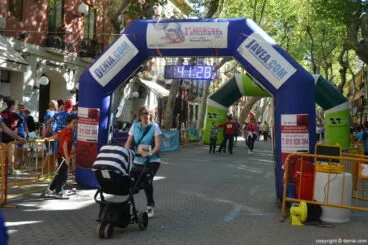 Llegada de los participantes de la I Marcha Solidaria a favor del Raquel Payà