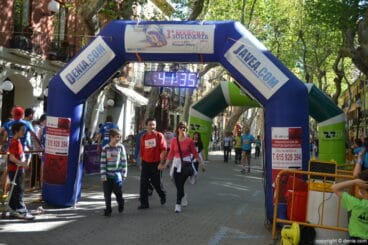 Llegada de los participantes de la I Marcha Solidaria a favor del Raquel Payà