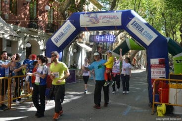 Llegada de los participantes de la I Marcha Solidaria a favor del Raquel Payà
