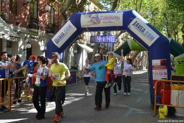 138 Arribada dels participants de la I Marxa Solidària a favor del Raquel Payà
