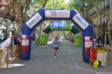 Llegada de los participantes de la I Marcha Solidaria a favor del Raquel Payà