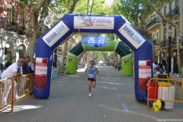 Llegada de los participantes de la I Marcha Solidaria a favor del Raquel Payà