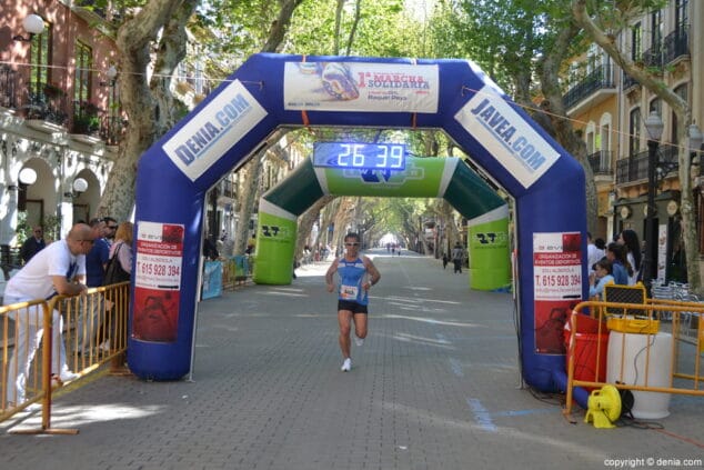 14 Arribada dels participants de la I Marxa Solidària a favor del Raquel Payà