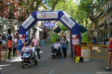 Llegada de los participantes de la I Marcha Solidaria a favor del Raquel Payà