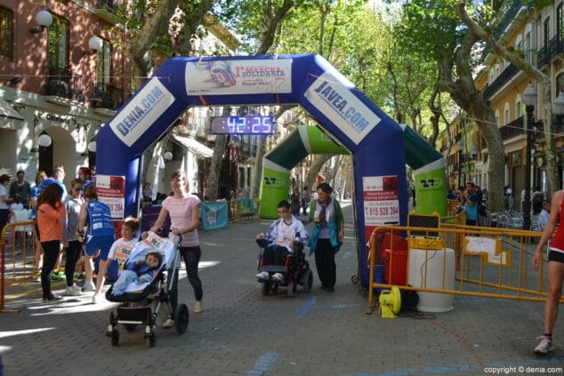 141 Arribada dels participants de la I Marxa Solidària a favor del Raquel Payà