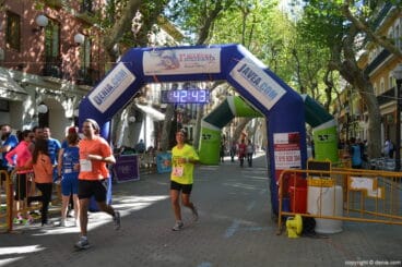 Llegada de los participantes de la I Marcha Solidaria a favor del Raquel Payà