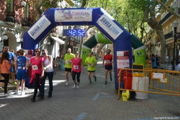 Llegada de los participantes de la I Marcha Solidaria a favor del Raquel Payà