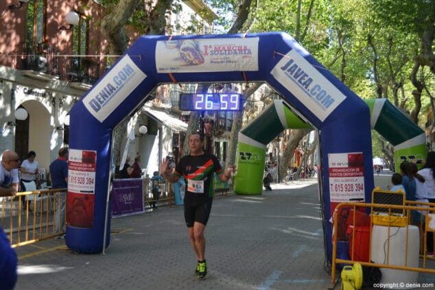 15 Arribada dels participants de la I Marxa Solidària a favor del Raquel Payà