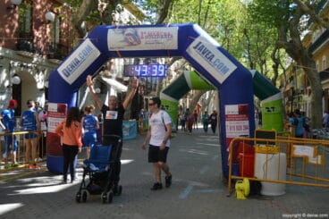 Llegada de los participantes de la I Marcha Solidaria a favor del Raquel Payà