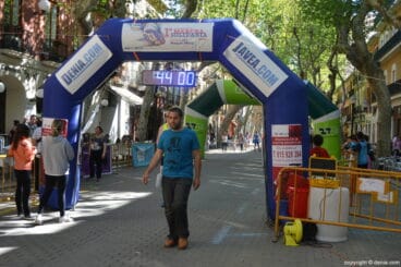 Llegada de los participantes de la I Marcha Solidaria a favor del Raquel Payà