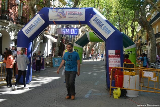 153 Arribada dels participants de la I Marxa Solidària a favor del Raquel Payà