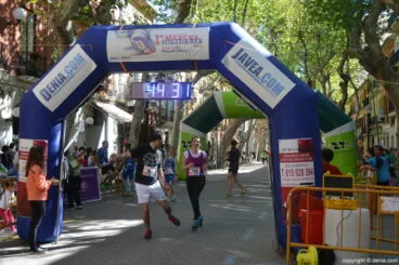 Llegada de los participantes de la I Marcha Solidaria a favor del Raquel Payà
