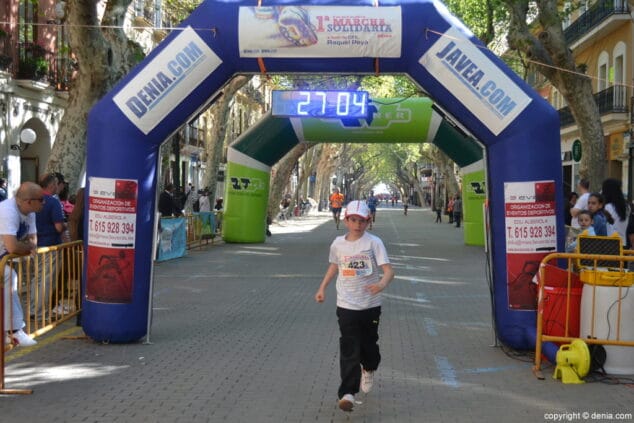 16 Arribada dels participants de la I Marxa Solidària a favor del Raquel Payà