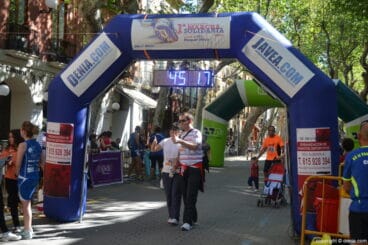 Llegada de los participantes de la I Marcha Solidaria a favor del Raquel Payà