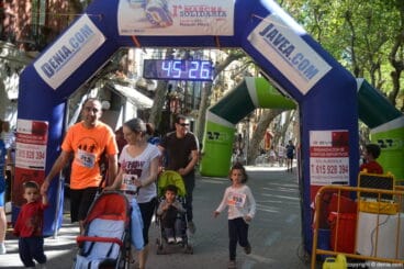 Llegada de los participantes de la I Marcha Solidaria a favor del Raquel Payà