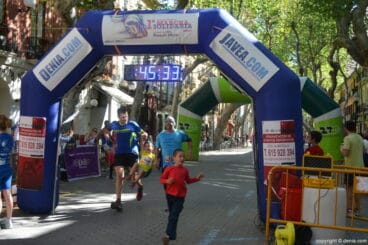 Llegada de los participantes de la I Marcha Solidaria a favor del Raquel Payà