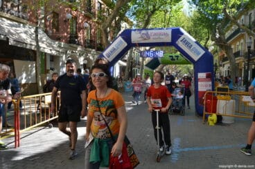 Llegada de los participantes de la I Marcha Solidaria a favor del Raquel Payà