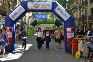 Llegada de los participantes de la I Marcha Solidaria a favor del Raquel Payà