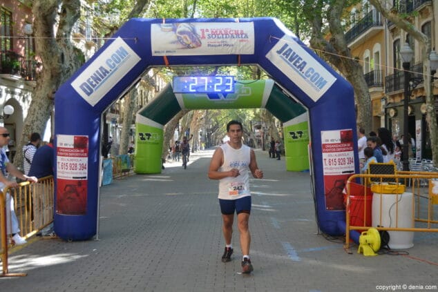 18 Arribada dels participants de la I Marxa Solidària a favor del Raquel Payà