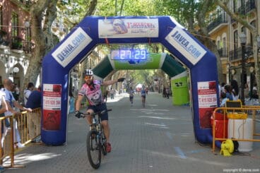 Llegada de los participantes de la I Marcha Solidaria a favor del Raquel Payà