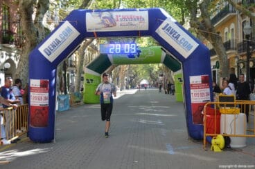 Llegada de los participantes de la I Marcha Solidaria a favor del Raquel Payà