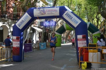 Llegada de los participantes de la I Marcha Solidaria a favor del Raquel Payà