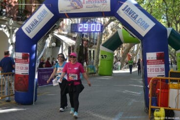 Llegada de los participantes de la I Marcha Solidaria a favor del Raquel Payà