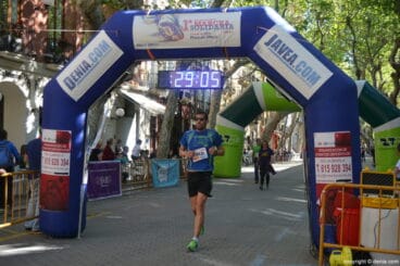 Llegada de los participantes de la I Marcha Solidaria a favor del Raquel Payà