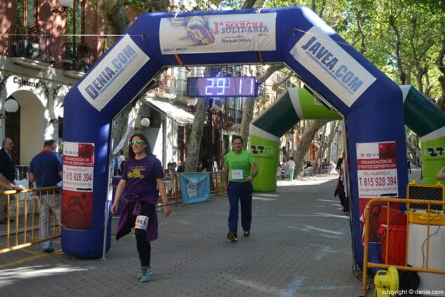 30 Arribada dels participants de la I Marxa Solidària a favor del Raquel Payà