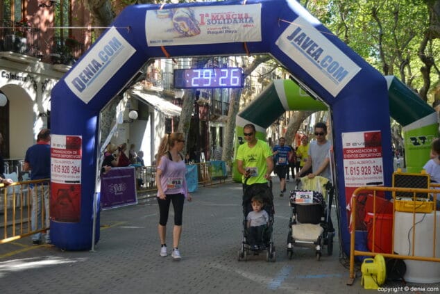 32 Arribada dels participants de la I Marxa Solidària a favor del Raquel Payà