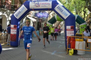 Llegada de los participantes de la I Marcha Solidaria a favor del Raquel Payà