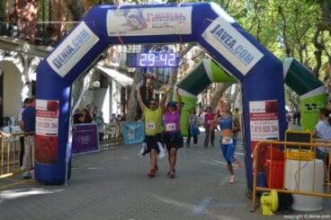 Llegada de los participantes de la I Marcha Solidaria a favor del Raquel Payà