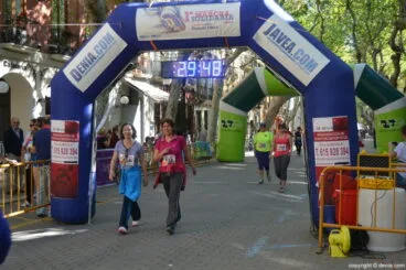 Llegada de los participantes de la I Marcha Solidaria a favor del Raquel Payà